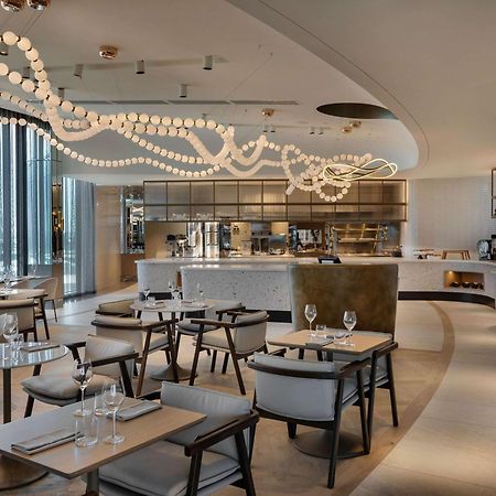 Hotel Pullman Auckland Airport Esterno foto The restaurant at the top of the hotel
