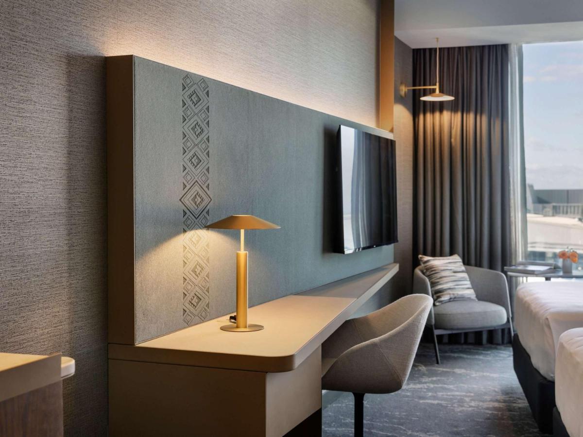 Hotel Pullman Auckland Airport Esterno foto A guest room at the hotel