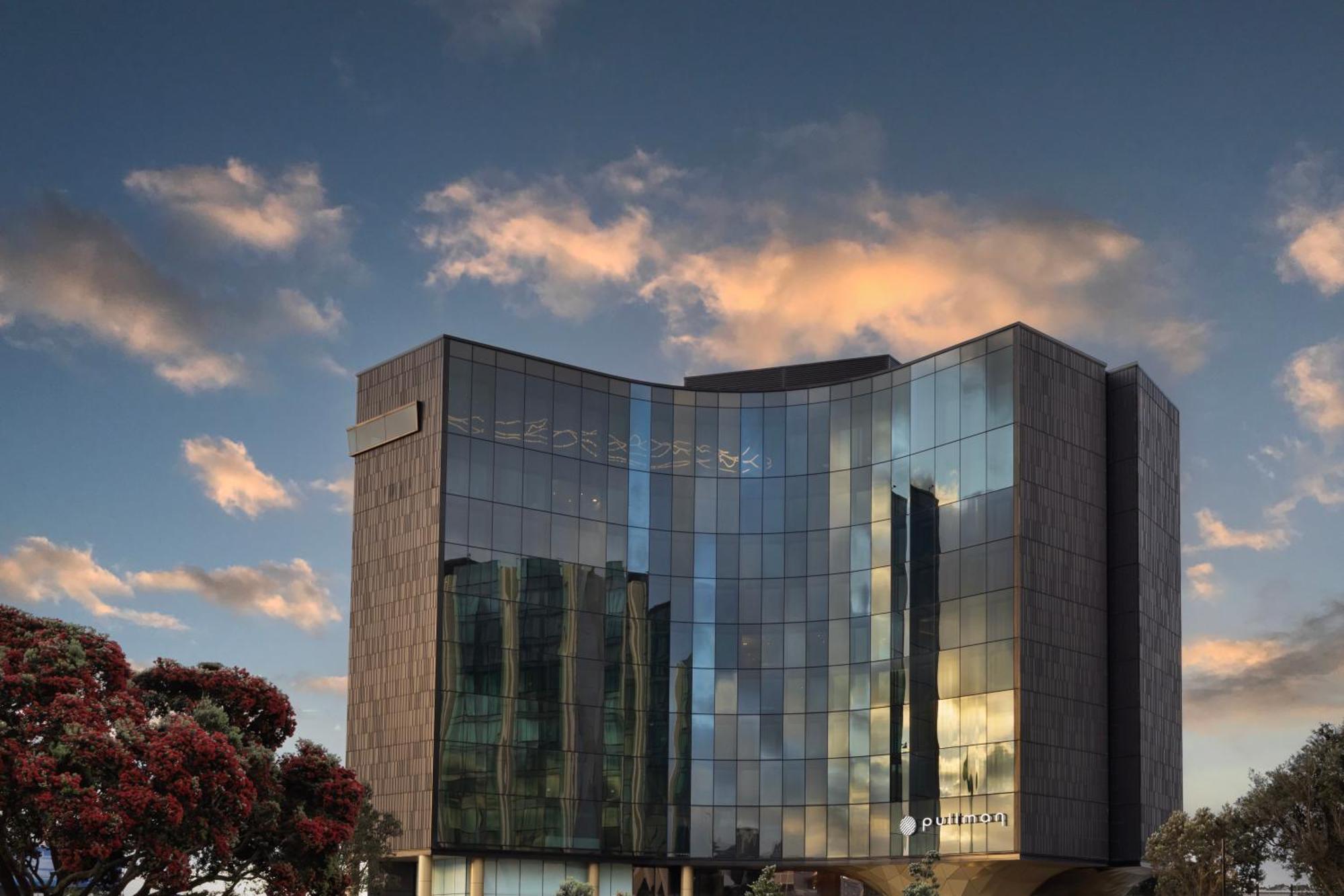 Hotel Pullman Auckland Airport Esterno foto The building of the National Museum of the Republic of Kosovo